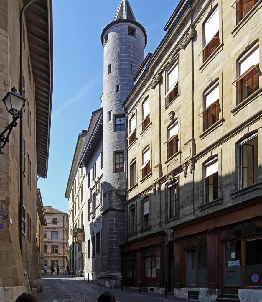 Genf: Gründungshaus des Roten Kreuzes [rechts] und Tavel-Haus [mit Turm] (2023)