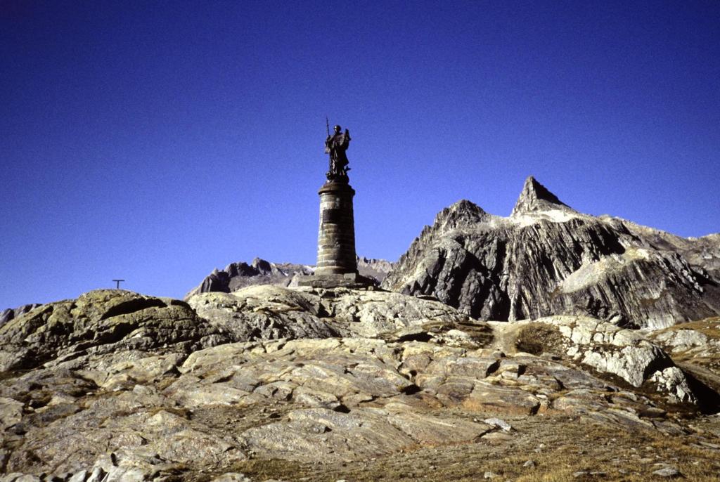 Großer St. Bernhard: Statue für Bernhard von Menthon (1989)