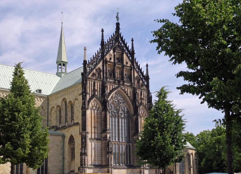 Münster: Dom Südseite des Ostquerschiffes - Giebel (2020)