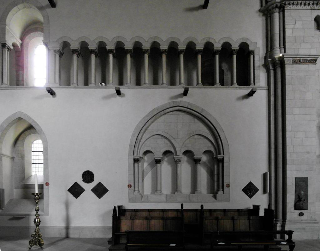 Münster: Dom Westwerk Säulenarkaden (2020)