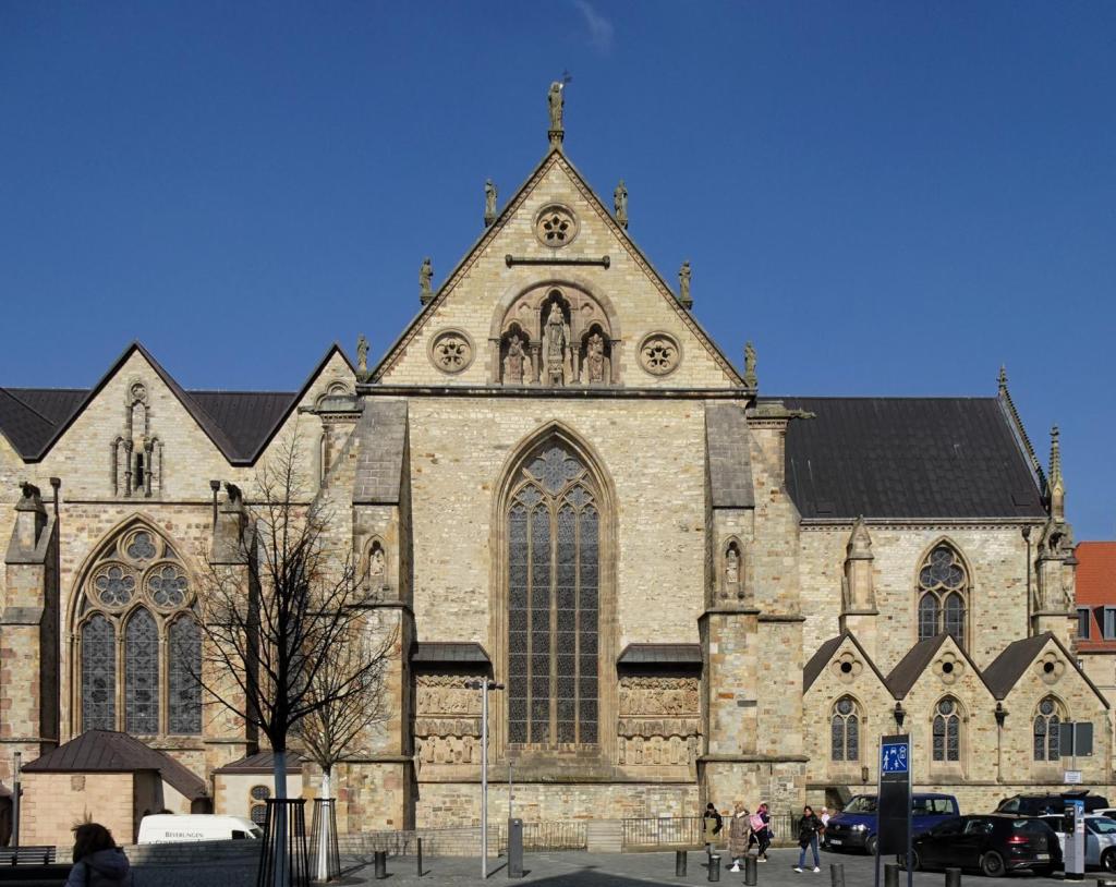Paderborn: Dom Südseite mit Südquerhaus (2024)