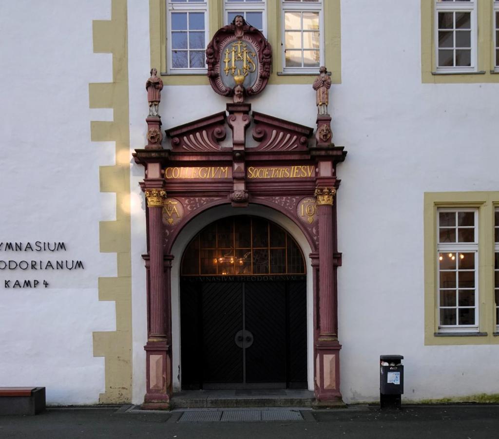 Paderborn: Jesuiten-Universität Portal (2024)