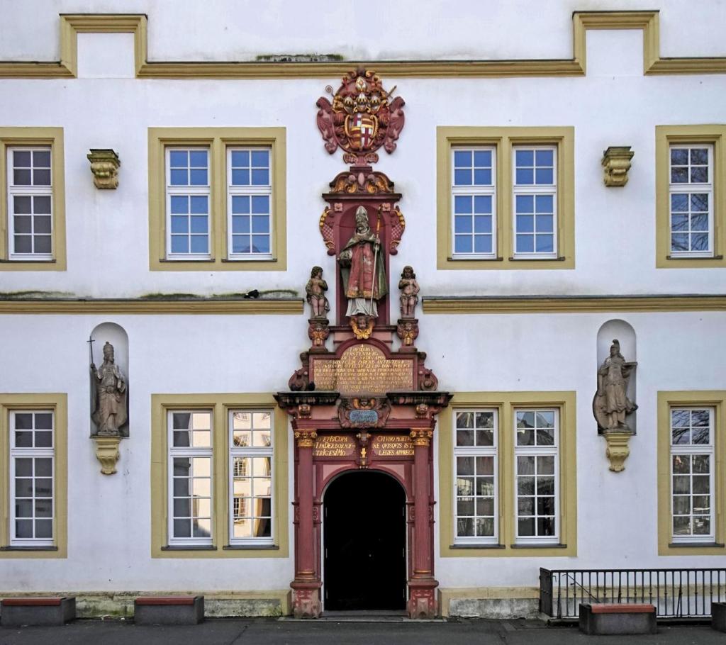 Paderborn: Jesuiten-Universität Portal (2024)