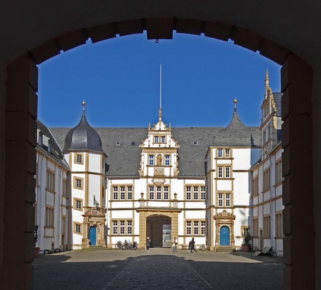 Paderborn: Schloss Neuhaus Innenhof (2024)