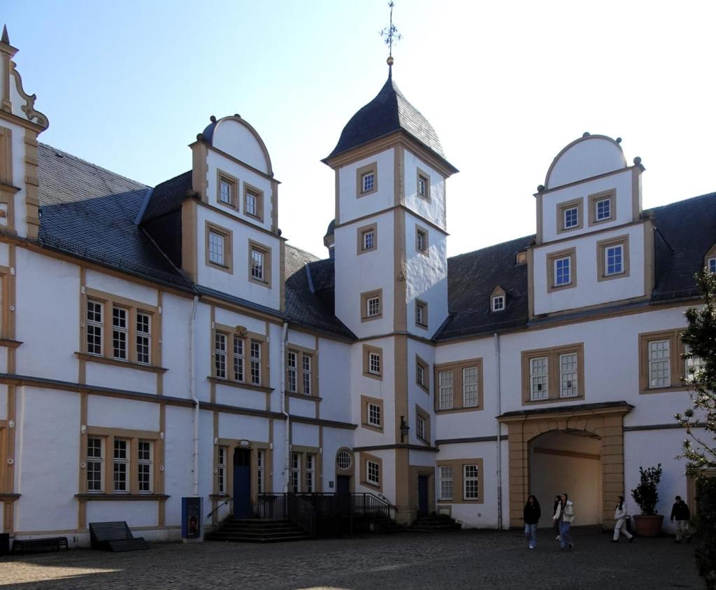 Paderborn: Schloss Neuhaus Innenhof (2024)