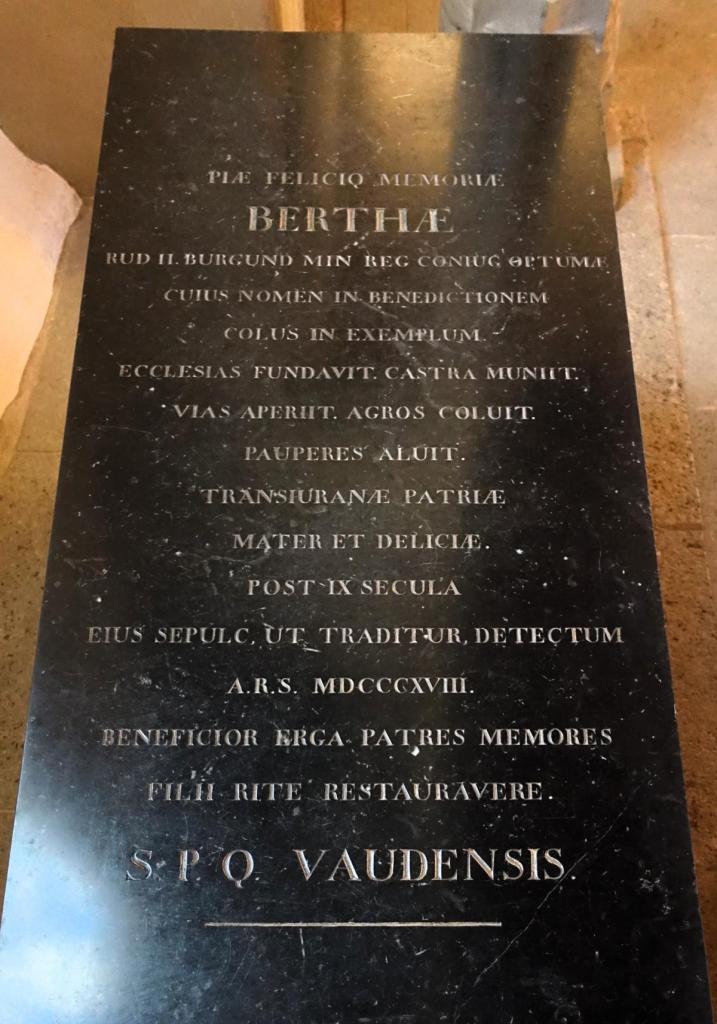 Peterlingen [Payerne]: Pfarrkirche Grabmal der Königin Bertha [907-966, Gemahlin Rudolfs II. von Burgund, Mutter von Kaiserin Adelheid] (2023)