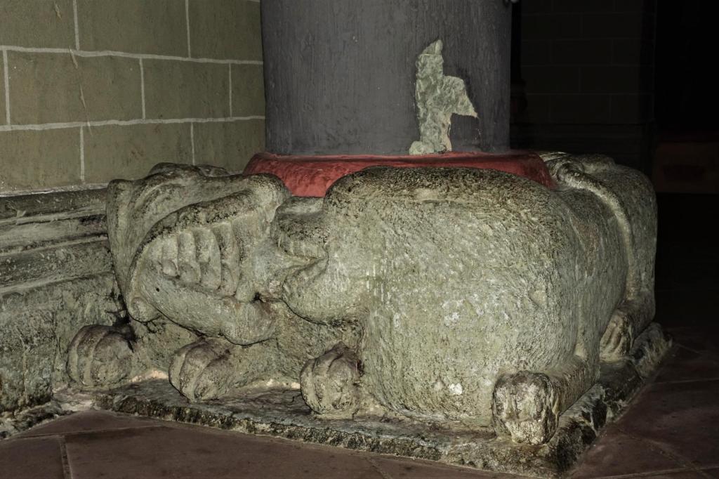 Soest: Patroklikirche Säulenfuß der Patroklus-Statue (2023)