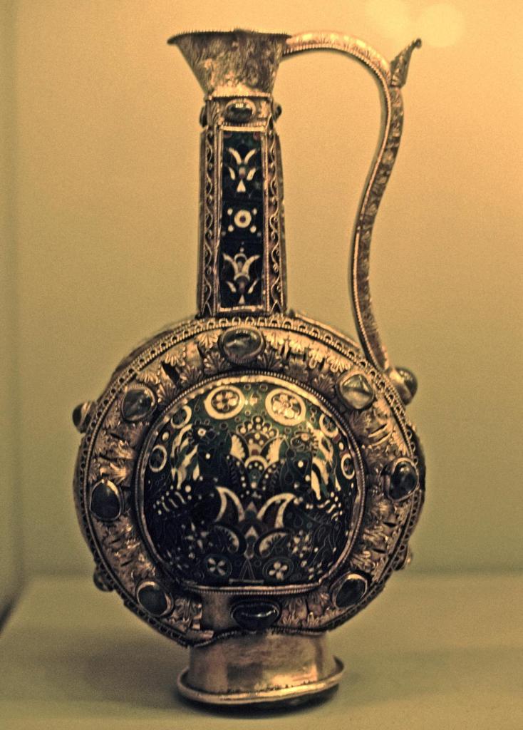 St-Maurice: Abtei Schatzkammer - Goldkanne Karls d. Gr. (1989)