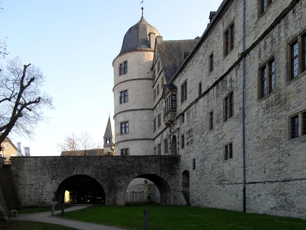 Wewelsburg: Ostflügel mit Zugangsbrücke (2024)