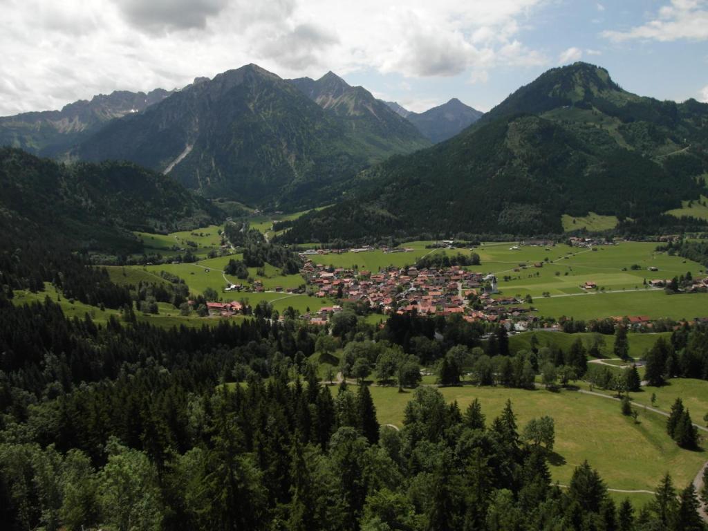 Oberjochpass: Aussichtspunkt Kanzel, links Allgäuer Hochalpen, rechts Imberger Horn (2017)