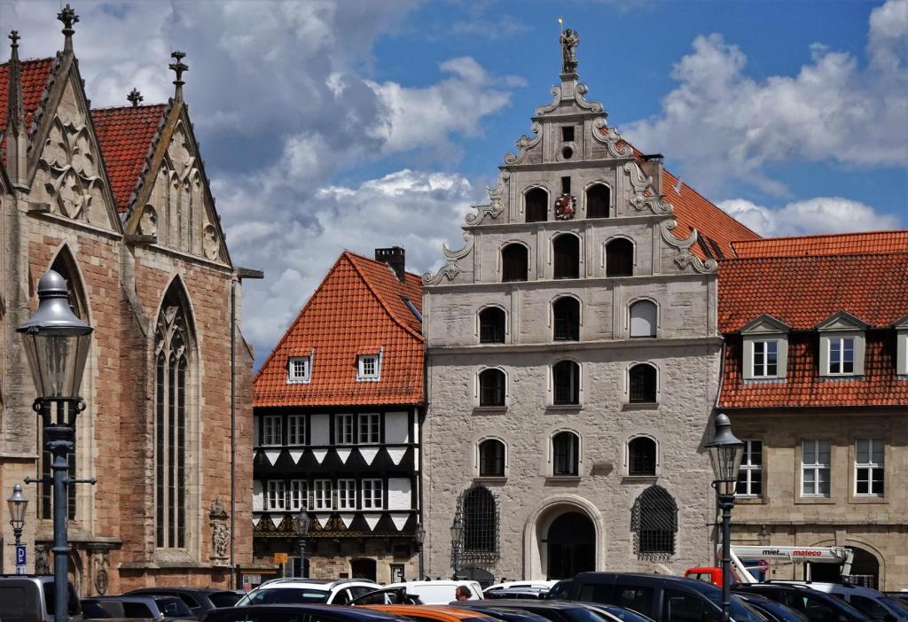 Braunschweig: Gewandhaus [Westfassade] neben der Martinikirche (2023)