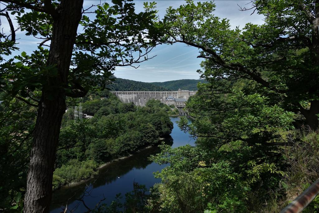 Edersee: Blick zur Staumauer (2022)