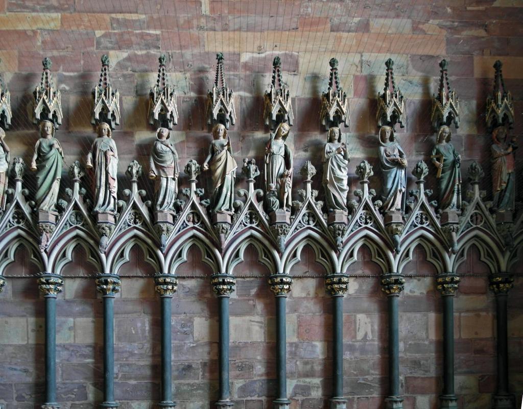 Freiburg: Münster Skulpturenzyklus in der Vorhalle (2011)