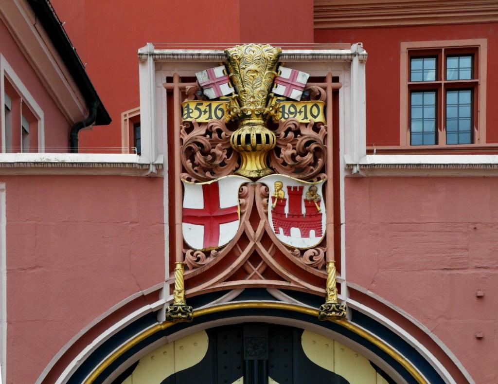 Freiburg: Haus Zum Walfisch Wappen (2011)