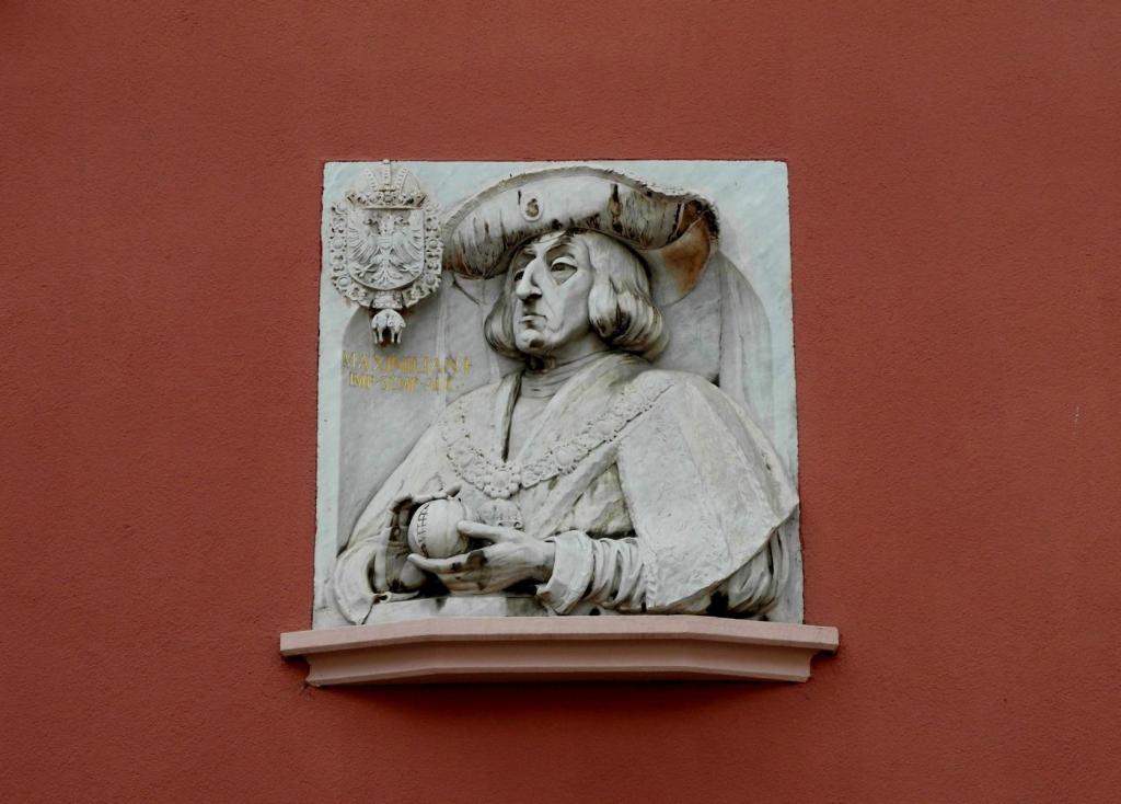 Freiburg: Haus Zum Walfisch - Büste Kaiser Maximilians I. (2011)