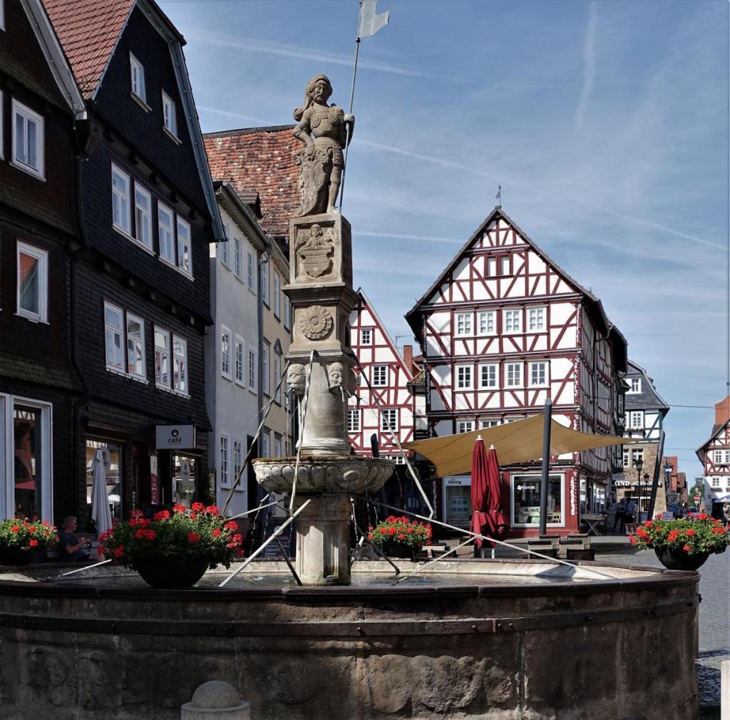 Fritzlar: Marktplatz Rolandsbrunnen (2022)
