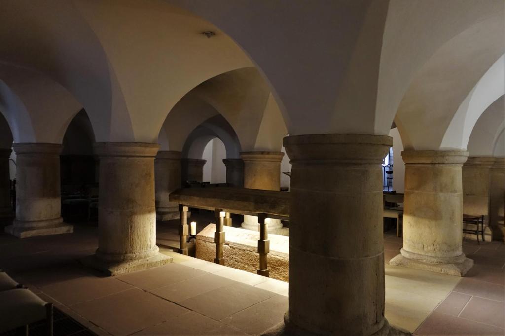 Hildesheim: Michaeliskirche Krypta mit Bernward-Grab (2022)