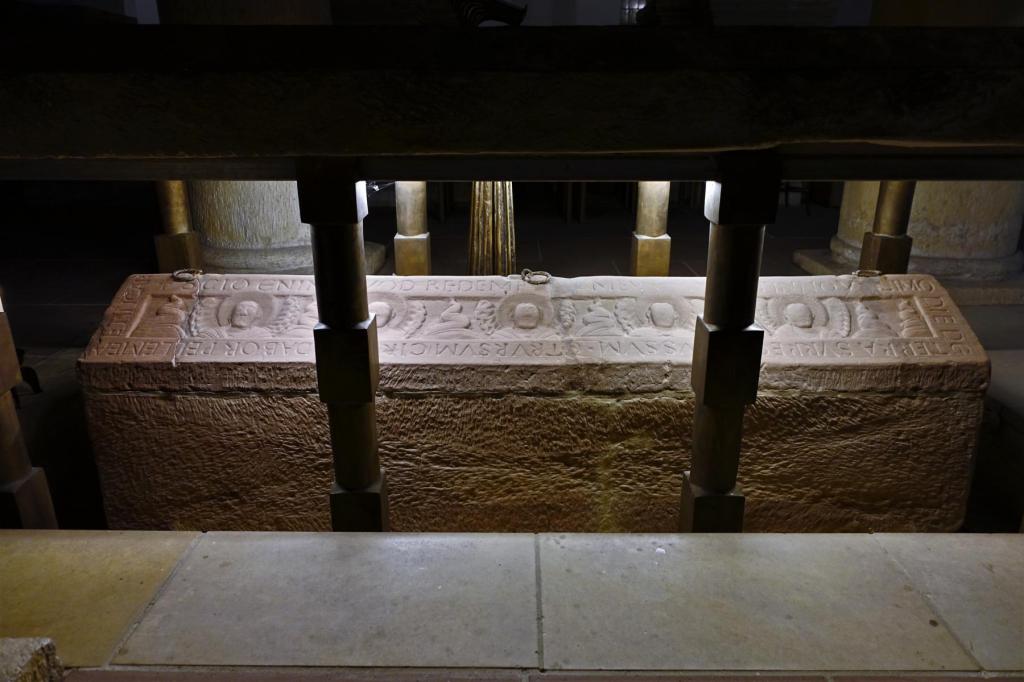 Hildesheim: Michaeliskirche Krypta - Bernward-Grab (2022)