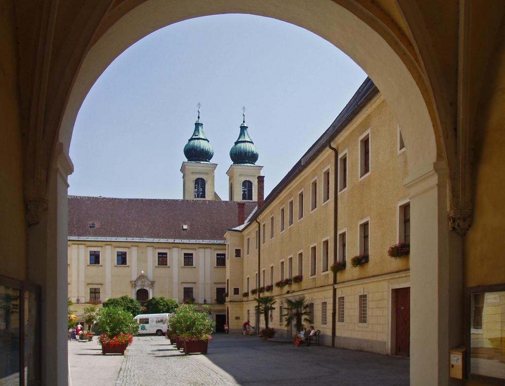 Lambach: Kloster Innenhof (2006)
