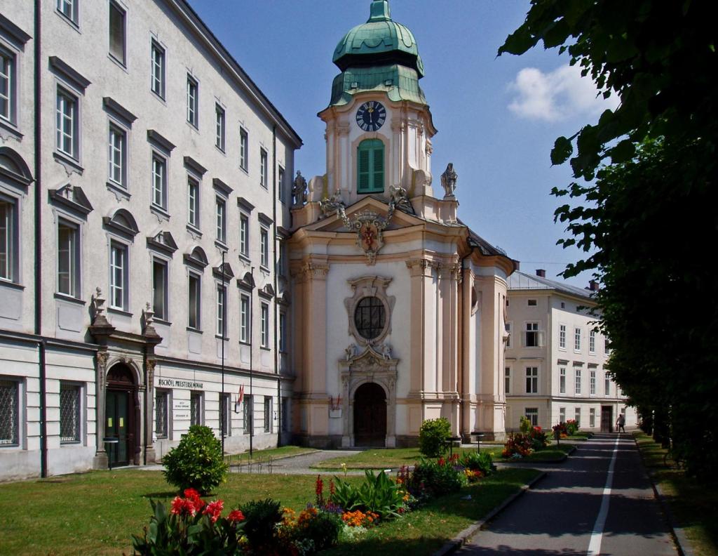 Linz: Priesterseminar Kirche [ehemalige Deutschordenskirche] (2006)