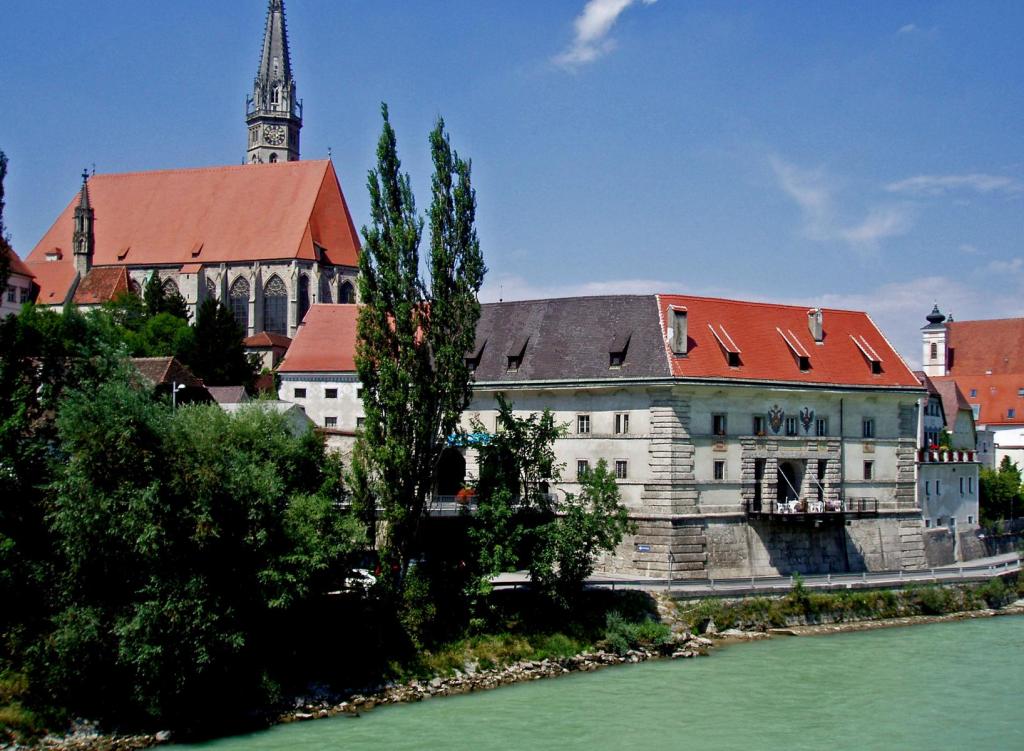 Steyr: Neutor und Stadtpfarrkirche (2006)