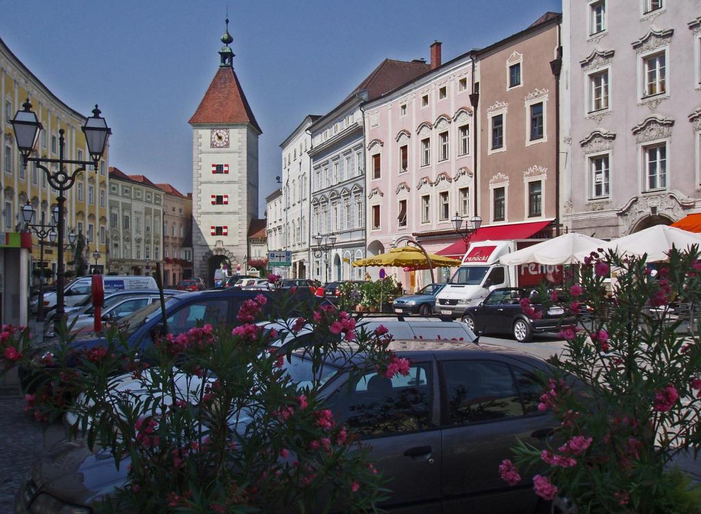 Wels: Stadtplatz mit Ledererturm (2006)