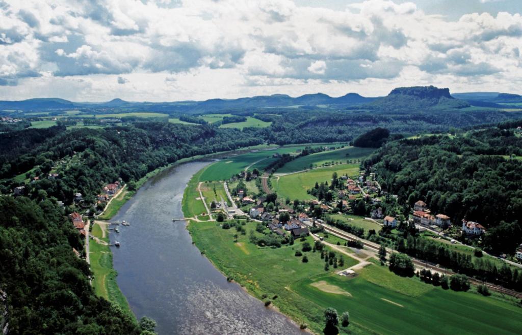 Bastei: Blick elbaufwärts (2000)