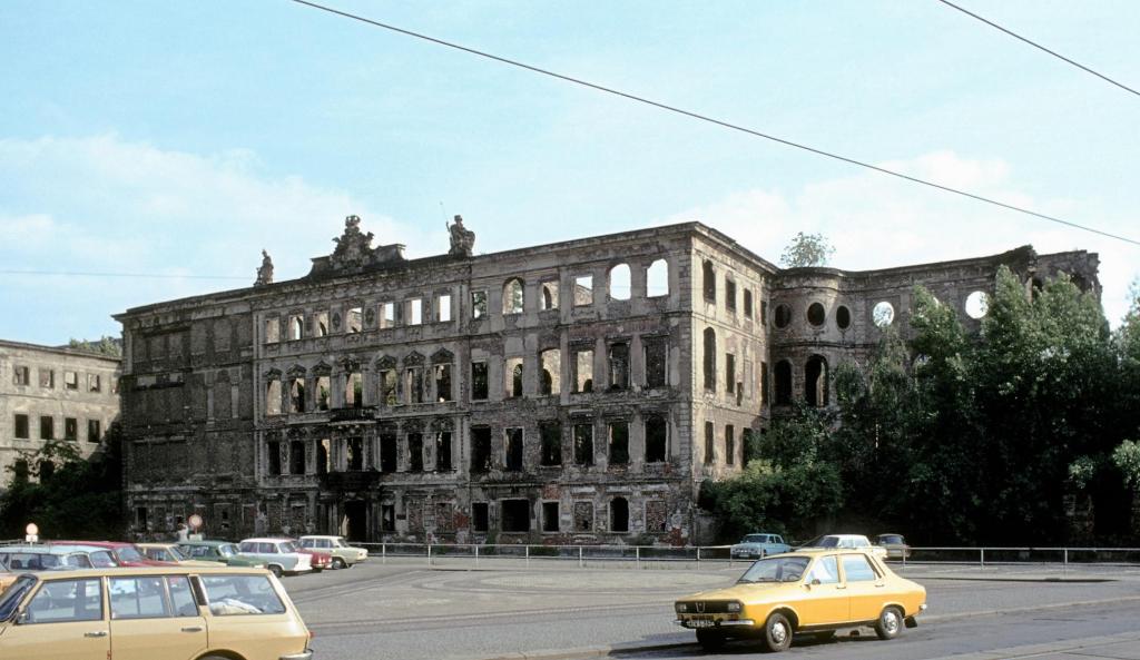 Dresden: Taschenbergpalais Ruine (1983)
