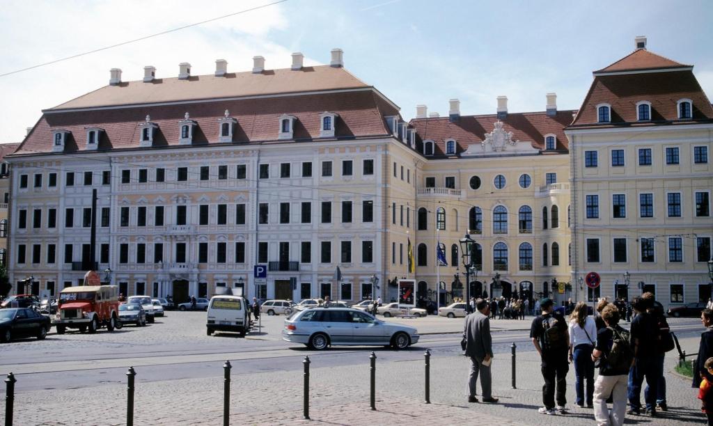Dresden: Taschenbergpalais (2000)