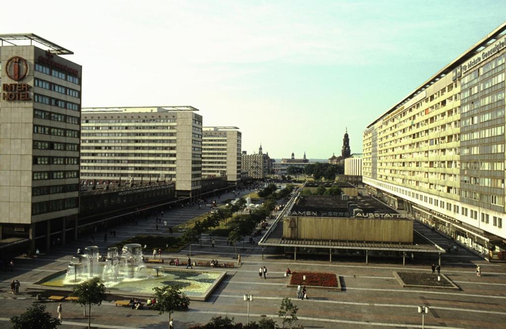 Dresden: Prager Straße [Blick vom Hotel Newa] (1983)