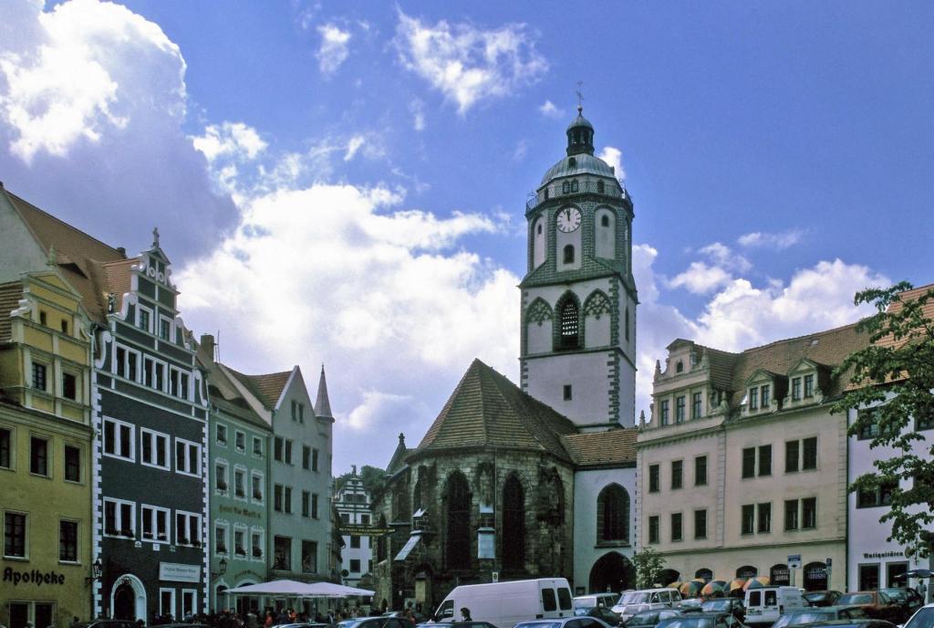 Meißen: Marktplatz mit Frauenkirche (2000)