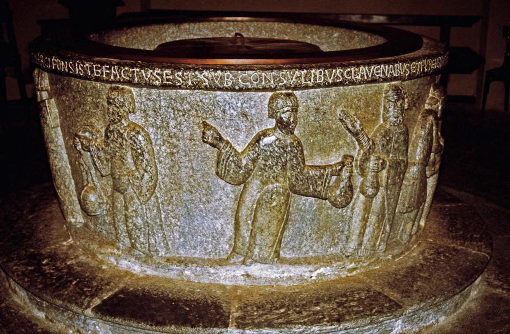 Chiavenna: Baptisterium Taufstein (2002)