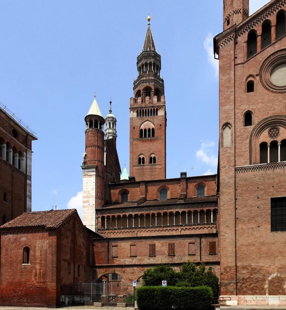 Cremona: Dom Südseite hinten Torrazzo (2024)