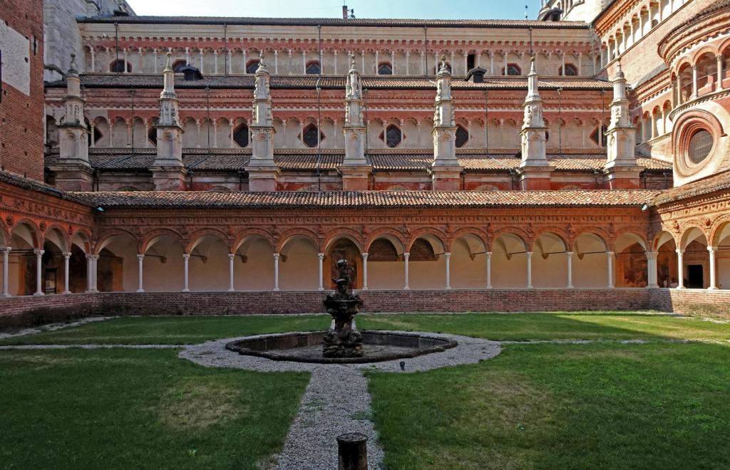 Kartause von Pavia: Kleiner Kreuzgang und Kirche (2024)
