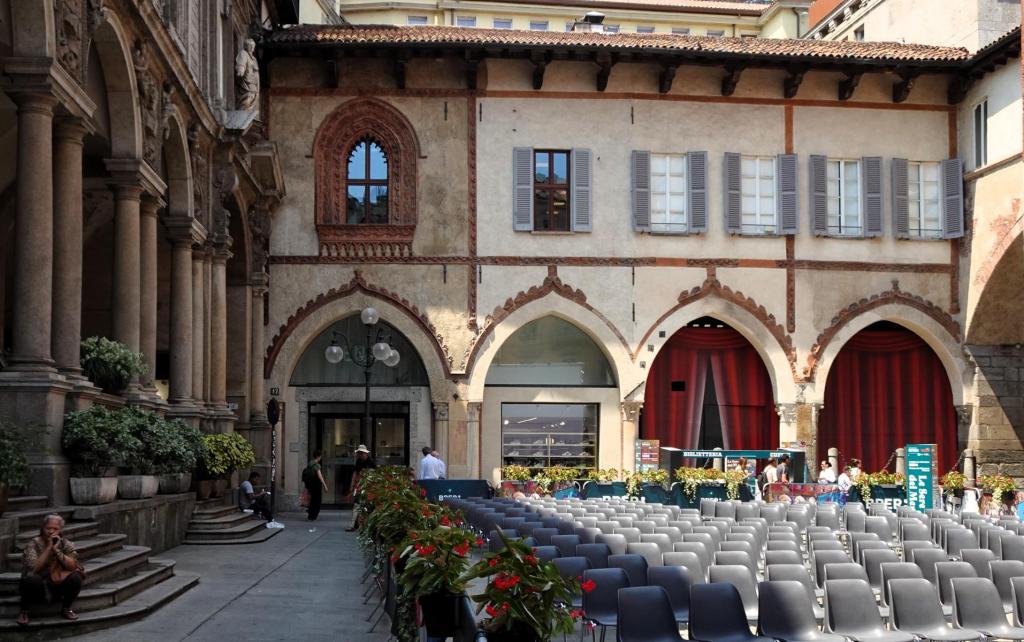 Mailand: Marktplatz Haus Panigarola = Notarpalast (2024)