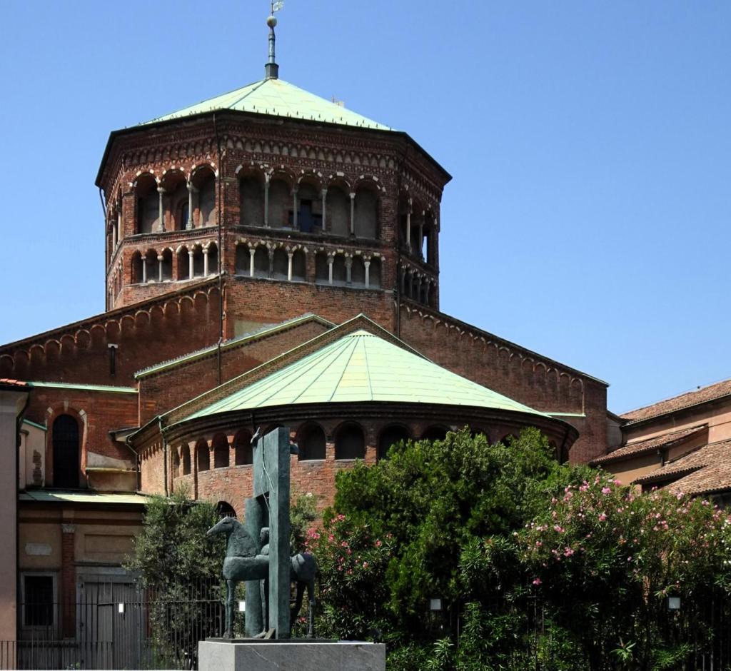 Mailand: Sant'Ambrogio Ostseite (2024)