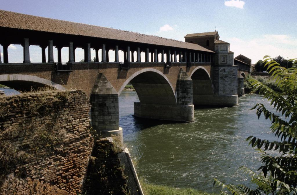 Pavia: Gedeckte Brücke [Ponte Coperto] über den Tessin [ital. Ticino] (2002)