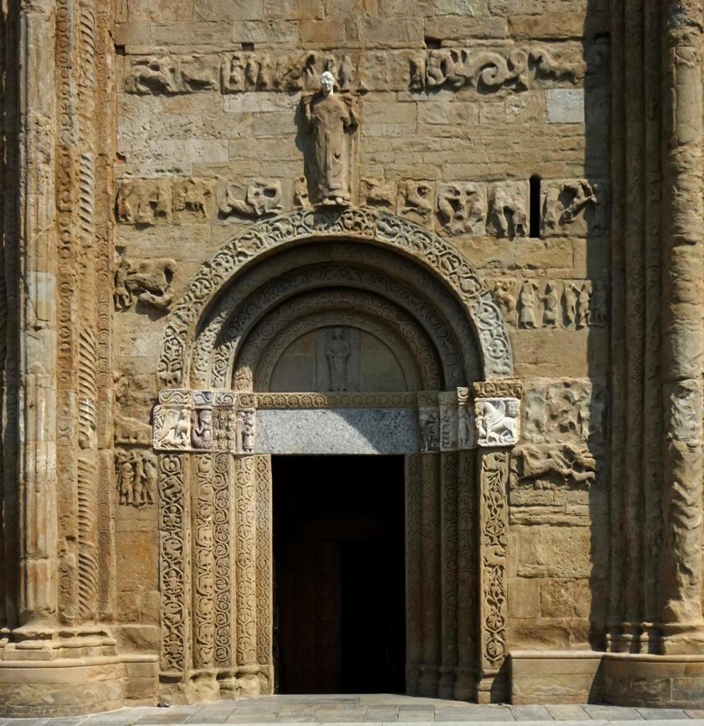 Pavia: San Michele rechtes Seitenportal (2024)