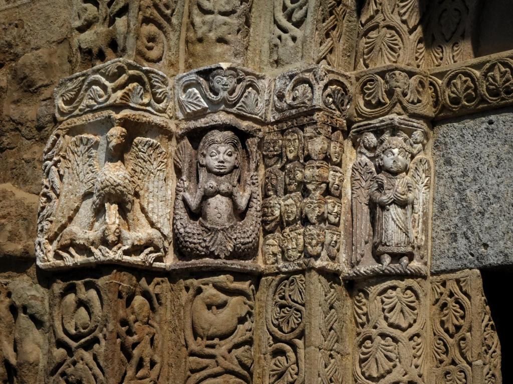 Pavia: San Michele Kapitell am rechten Seitenportal (2024)