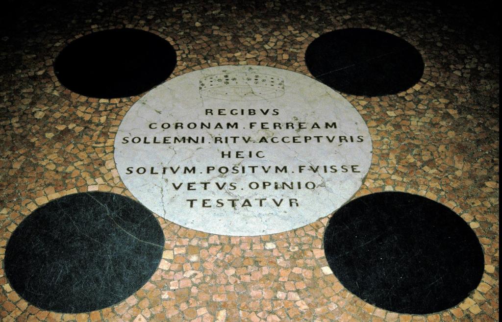 Pavia: San Michele Platz des Thrones der italienischen Könige (2002)