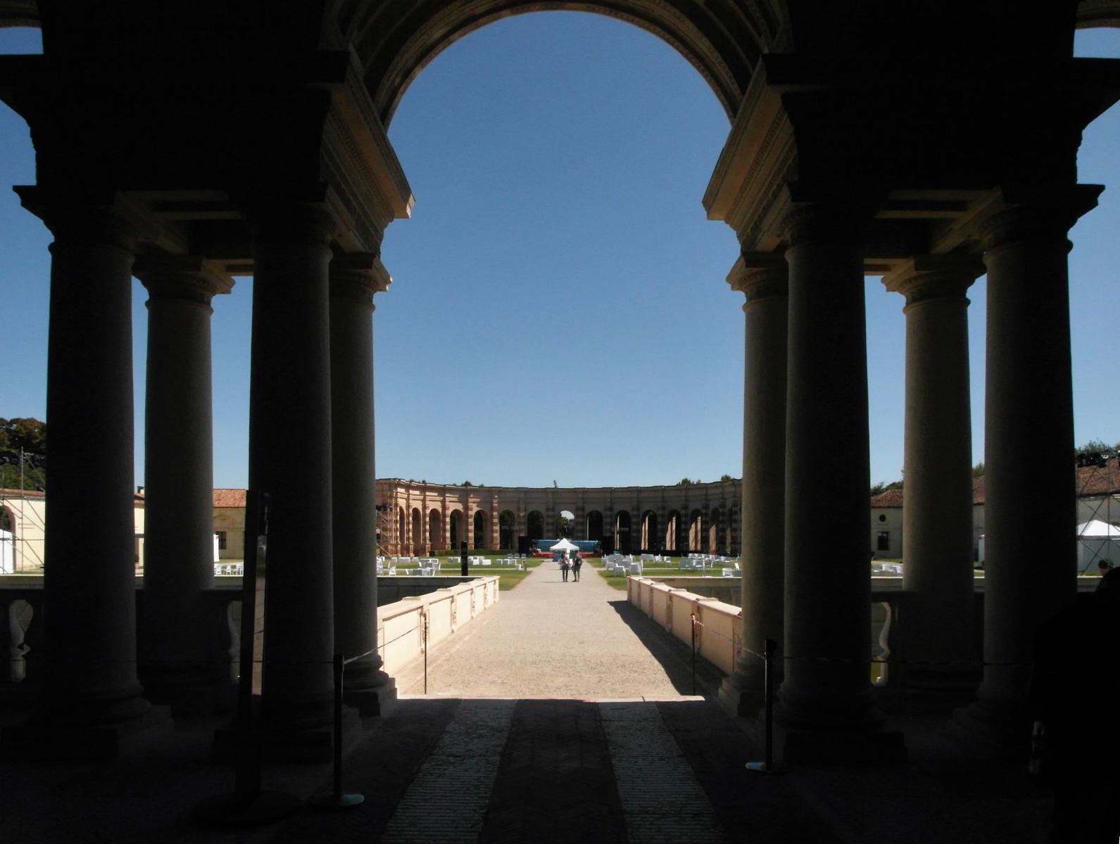 Mantua: Palazzo Te Blick aus der David-Loggia zur Exedra (2017)