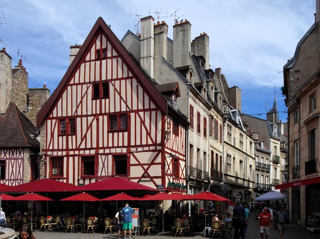 Dijon: François Rude-Platz und Rue Forges (2024)