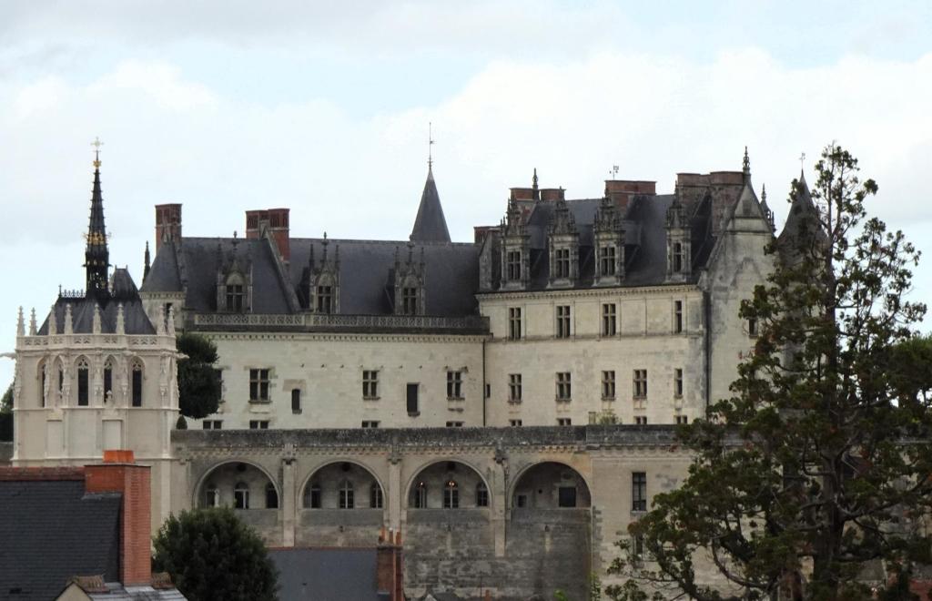 Amboise: Schloss [Südseite] Hubertuskapelle und Logis des Königs (2024)