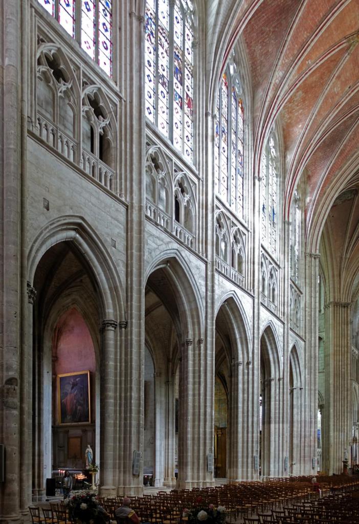 Auxerre: Kathedrale Mittelschiffwand (2024)