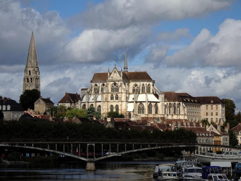 Auxerre: Blick zur Germanuskirche [St-Germain] (2024)