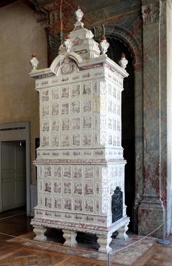 Schloss Chambord: Gardesaal Ludwigs XIV., Kachelofen des Marschalls von Sachsen [= Sohn der Aurora von Königsmarck] (2024)