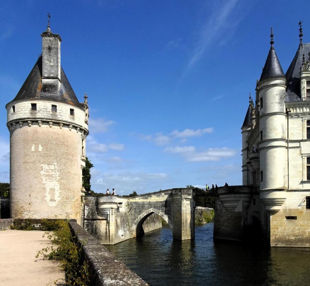 Schloss Chenonceau: Bergfried = Marques-Turm und Brücke zum Logis (2024)
