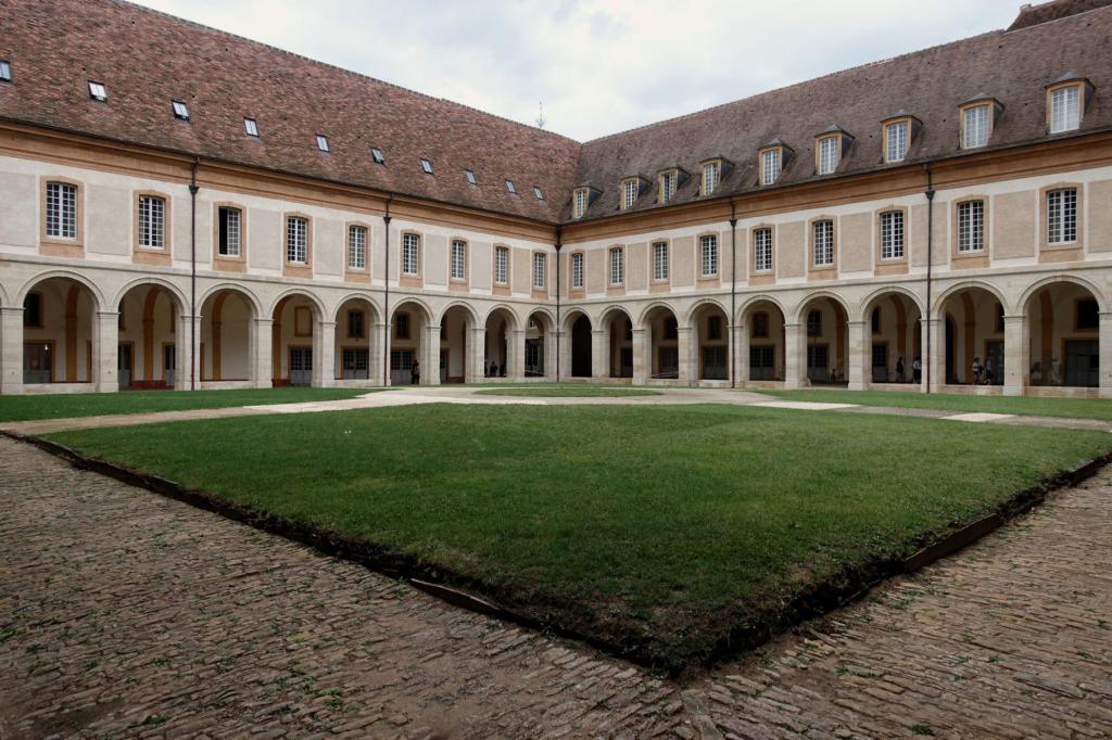 Cluny: Kloster Kreuzgang [18. Jh.] (2024)