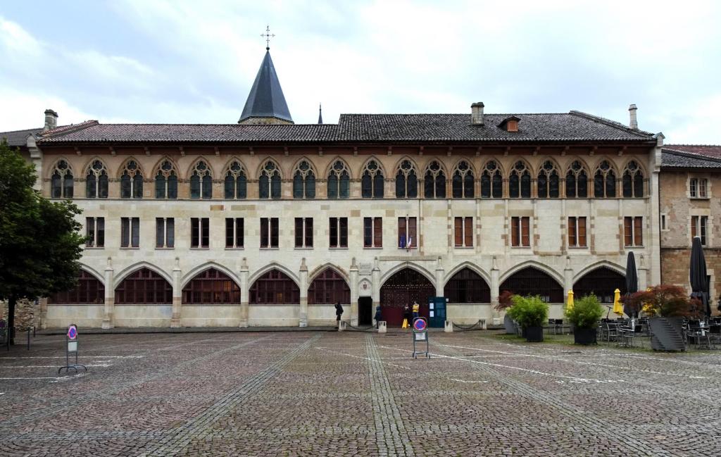 Cluny: Palast des Papstes Gelasius (2024)