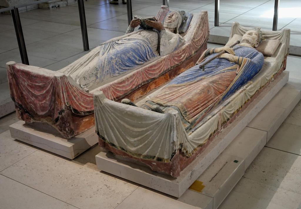 Fontevraud: Klosterkirche Grabmäler Eleonore von Aquitanien und König Heinrich II. (2024)